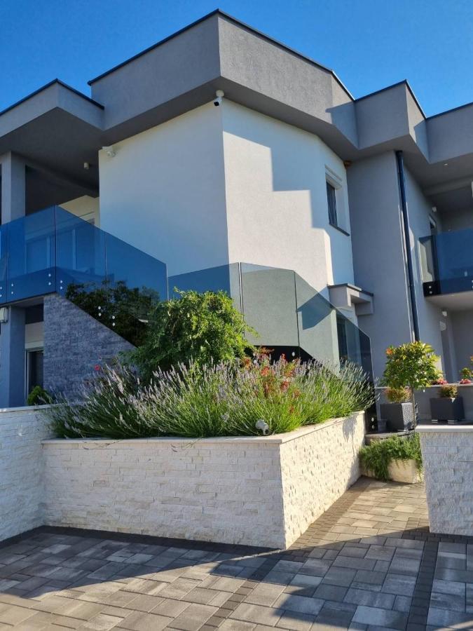 Apartman Paola Vrh  Buitenkant foto