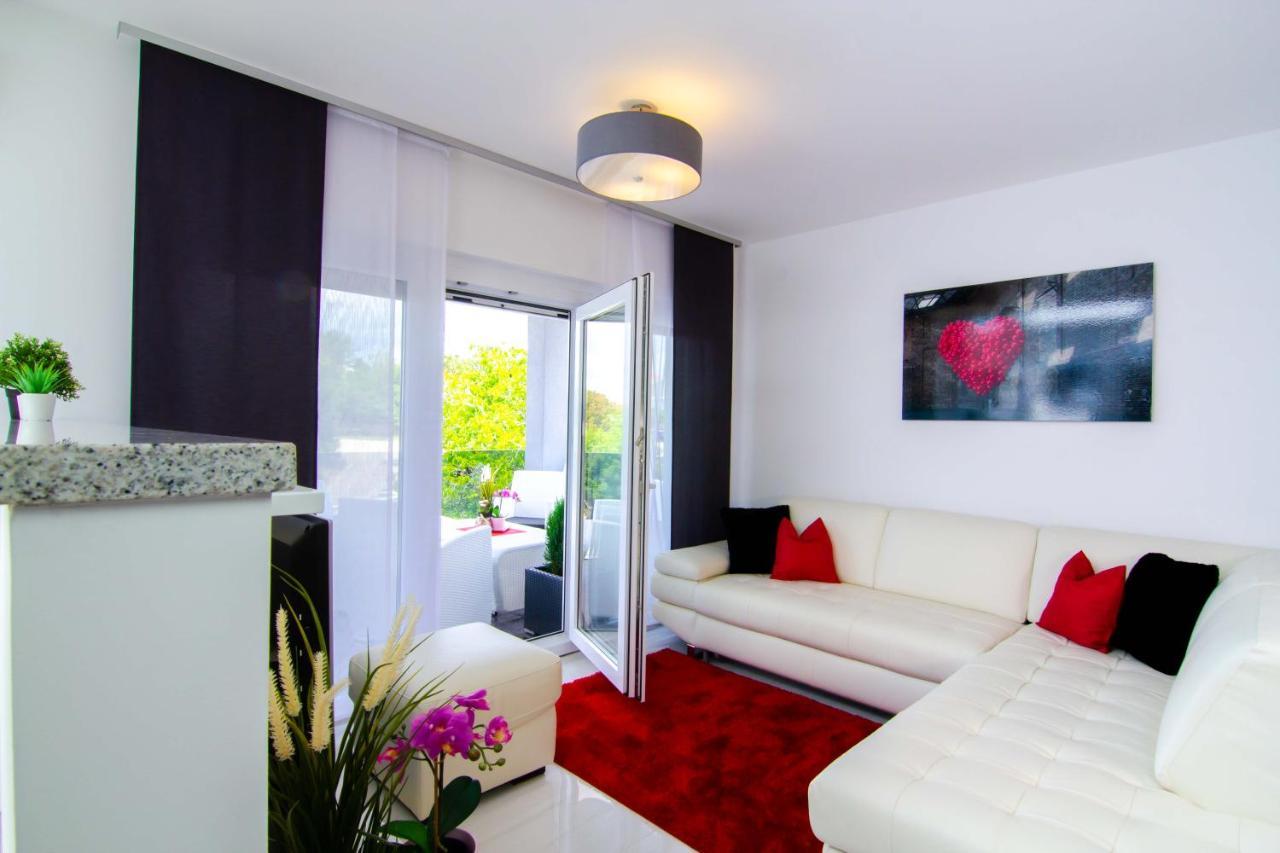 Apartman Paola Vrh  Buitenkant foto