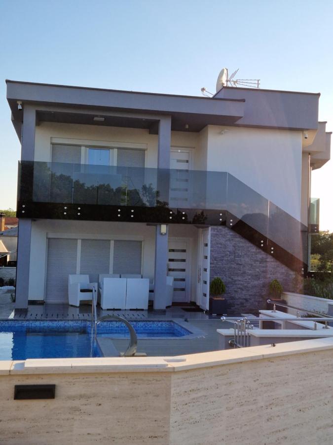 Apartman Paola Vrh  Buitenkant foto